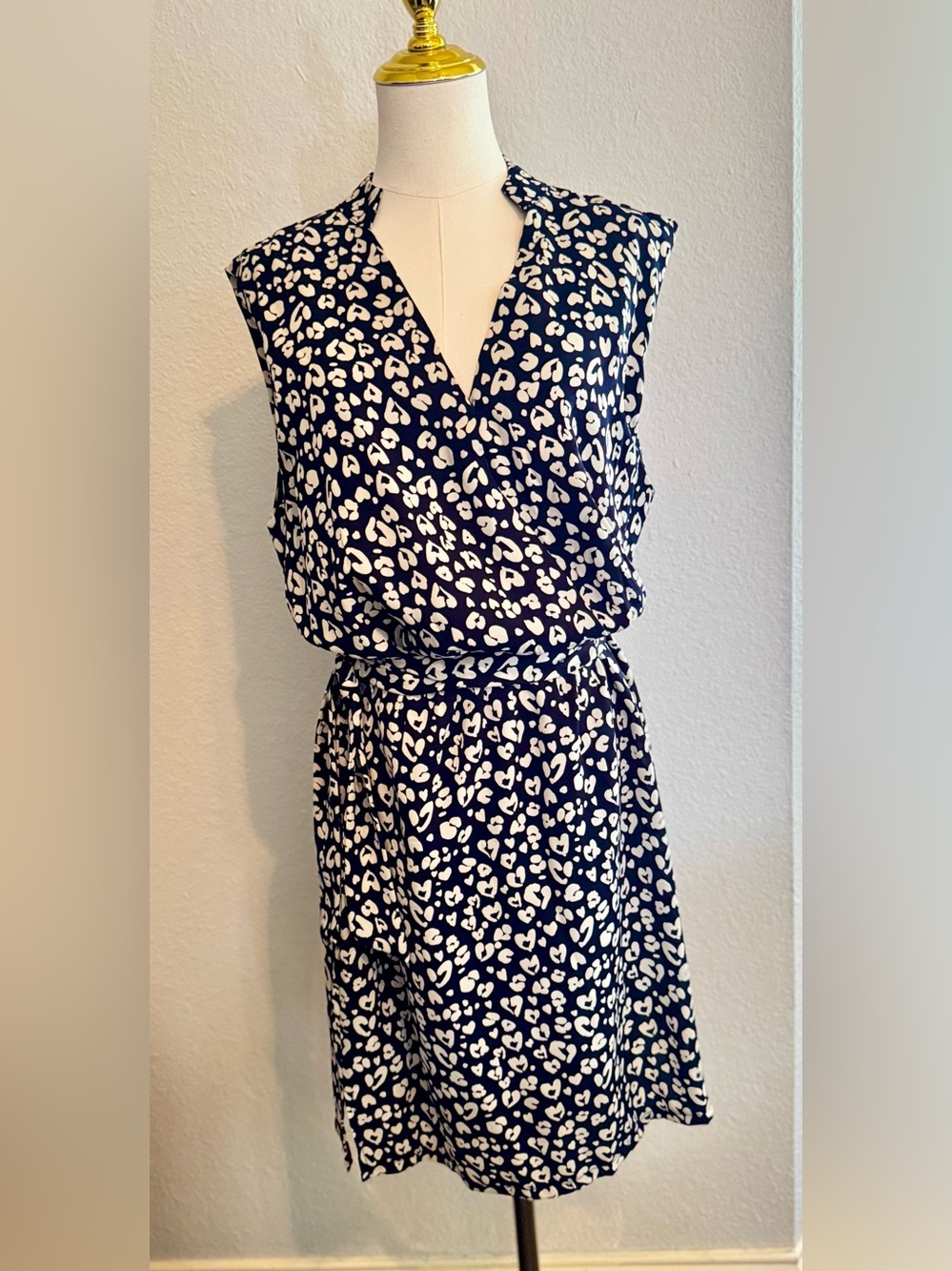 ELIZABETH CROSBY Sleeveless Navy Blue Floral Wrap-Style Dress w Self Tie - Picture 2 of 16